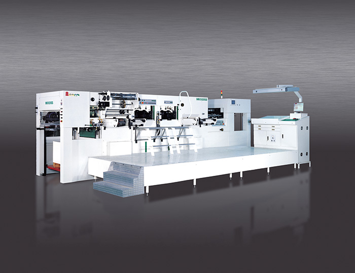 MK 920SS雙機組燙金機
技術(shù)描述：雙機組整機設(shè)計技術(shù)
雙機組專利技術(shù)，一次走紙完成多次燙金，成為煙包經(jīng)典。