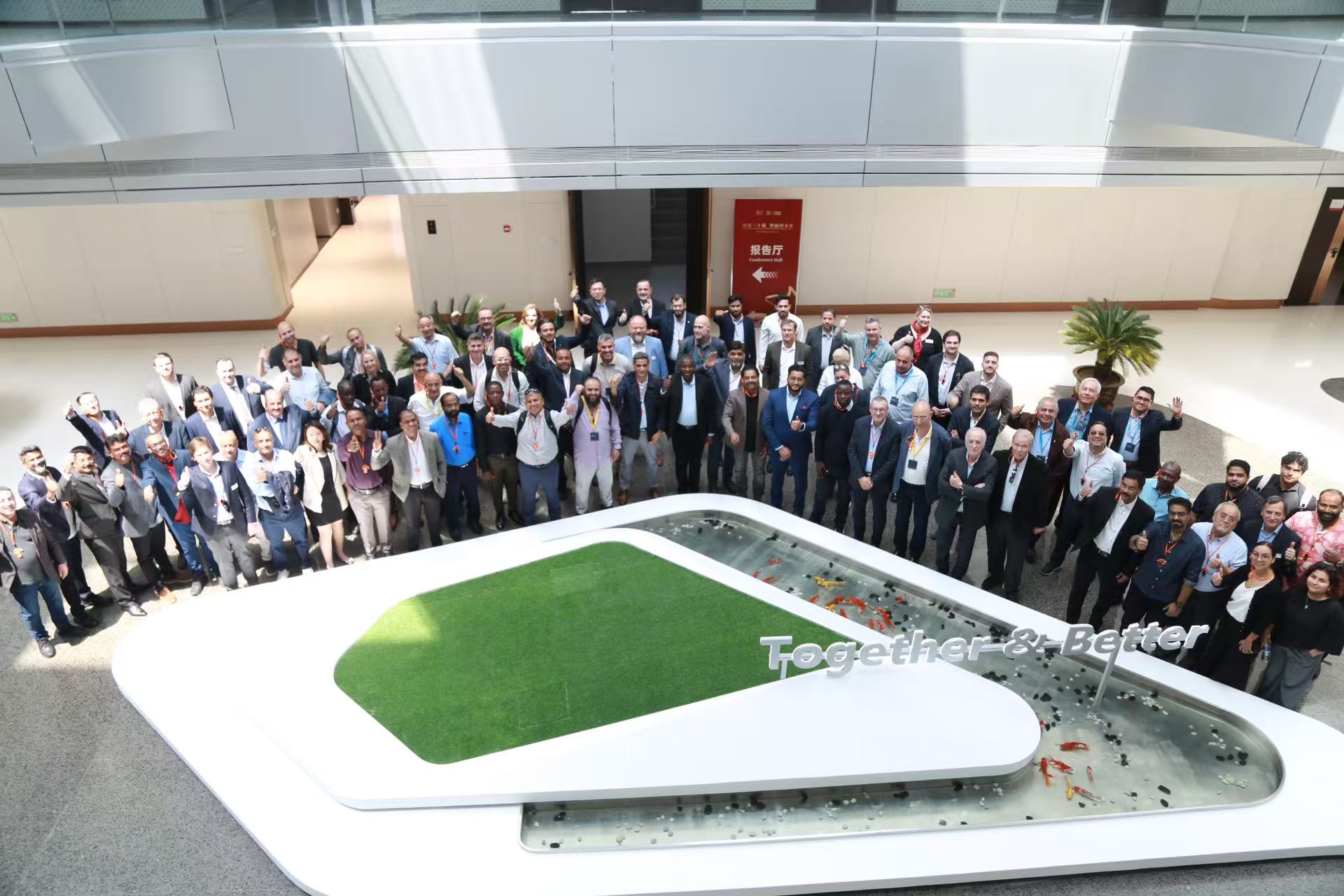 長榮智能制造總部基地接待海德堡團隊及多國客戶參觀